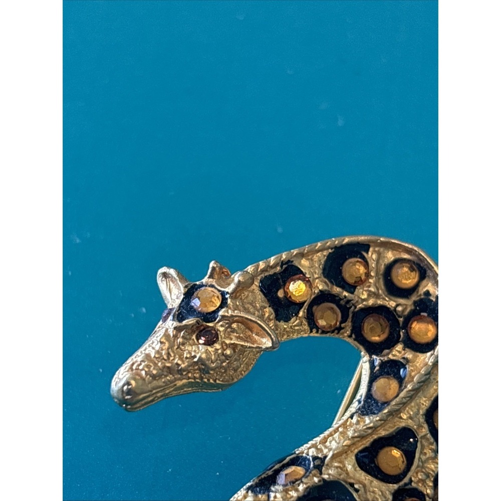 Vintage OFO Giraffe Brooch Enamel Inlaid Brush Gold Tone Signed Pin - Picture 3 of 5
